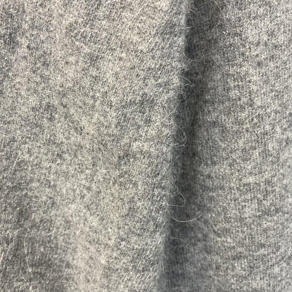 Arandu Wool V-Neck Sweater Mens Large Gray Pullover Soft Knit Preppy Old Money - Picture 8 of 16